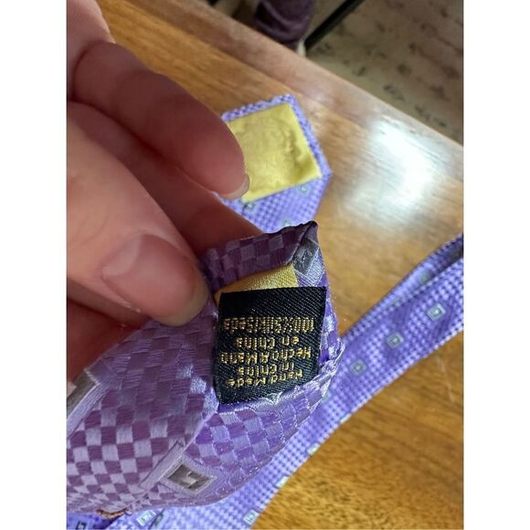 Donald Trump Signature 100% Silk Purple and Yellow Tie - Picture 4 of 5